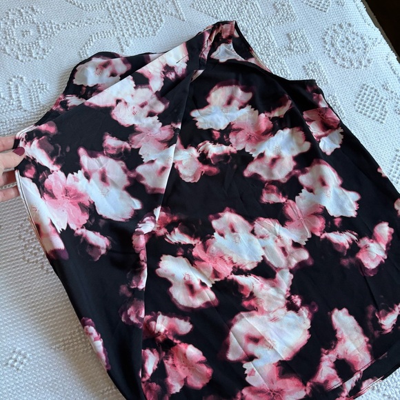 Apt. 9 women’s size medium black and pink sleeveless round neckline blouse top - Picture 4 of 8
